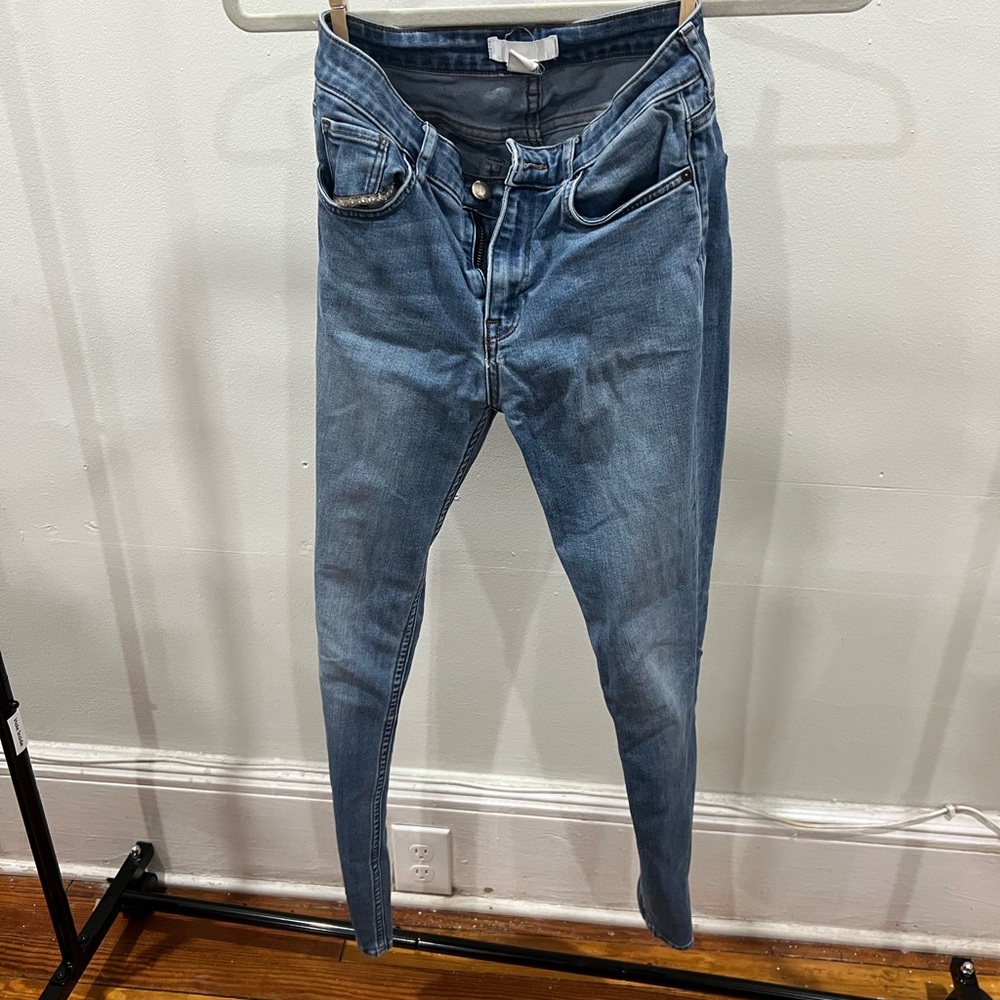 Skinny leg blue jeans